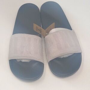 VS PINK Seamless Slides  